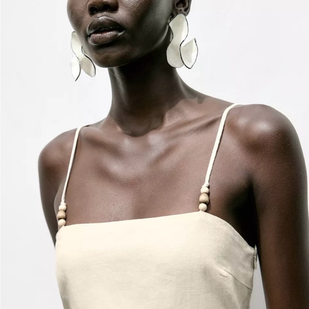 Elegant Cream Lace-Up Back Dress - Picture 5 of 11